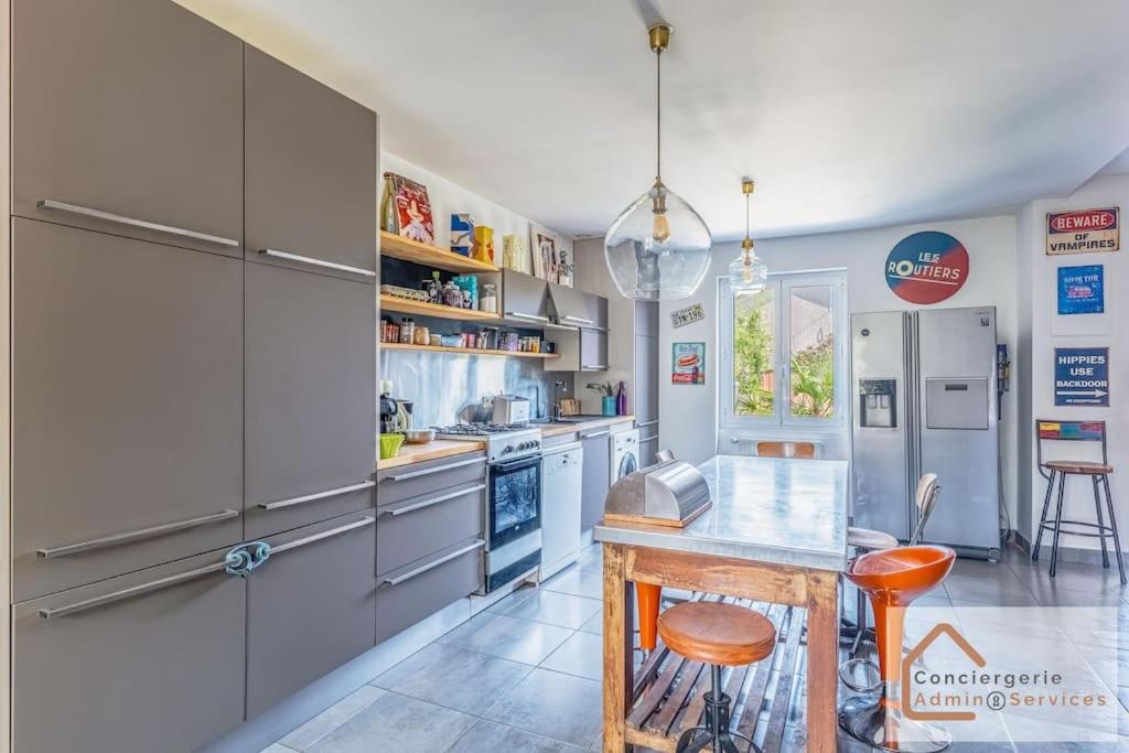 Maison A Lyon Parilly Avec Piscine, Jardin, Parking Prive & Proche Eurexpo Венисьё Экстерьер фото