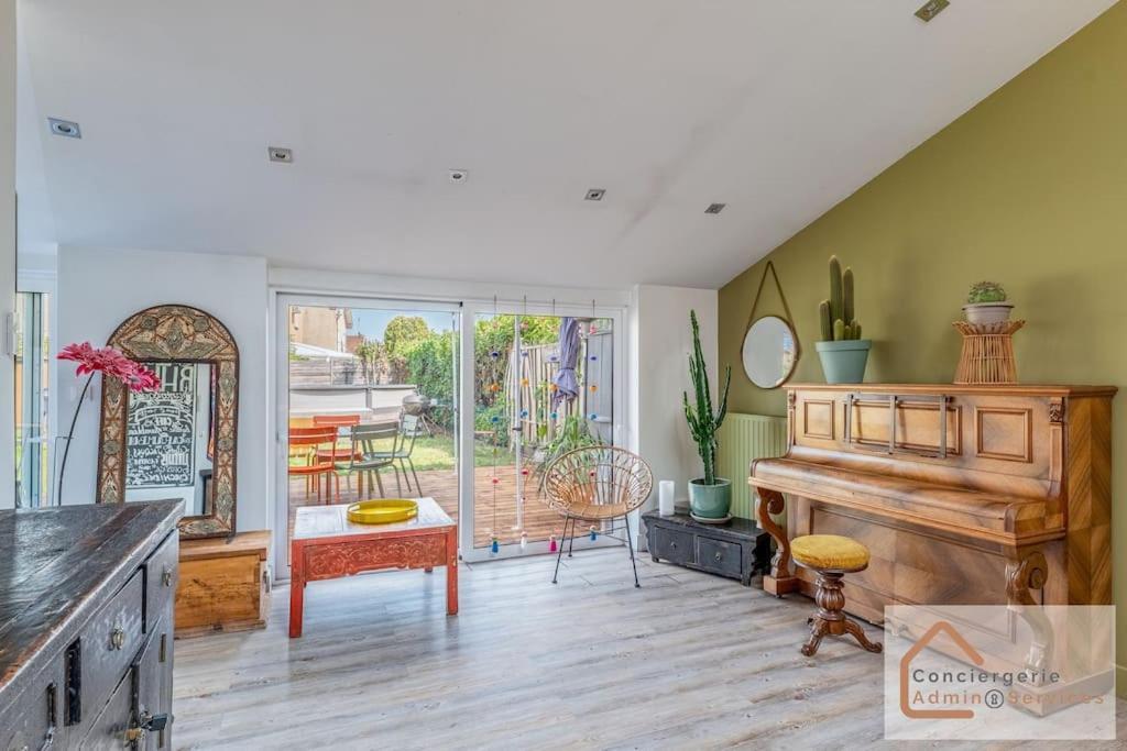 Maison A Lyon Parilly Avec Piscine, Jardin, Parking Prive & Proche Eurexpo Венисьё Экстерьер фото