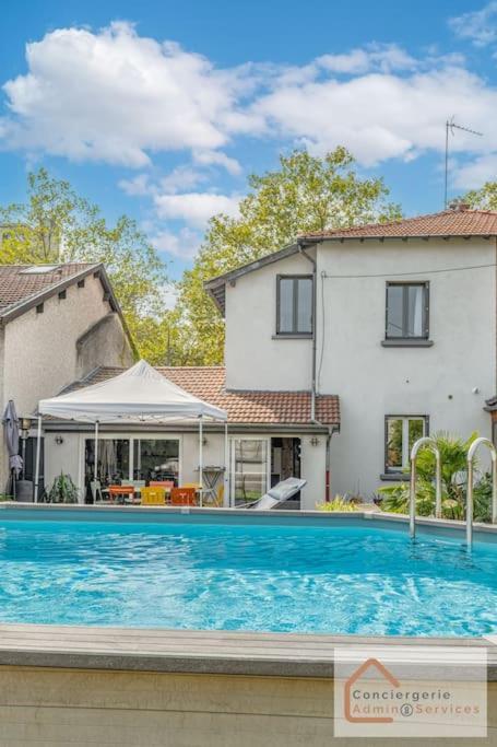 Maison A Lyon Parilly Avec Piscine, Jardin, Parking Prive & Proche Eurexpo Венисьё Экстерьер фото