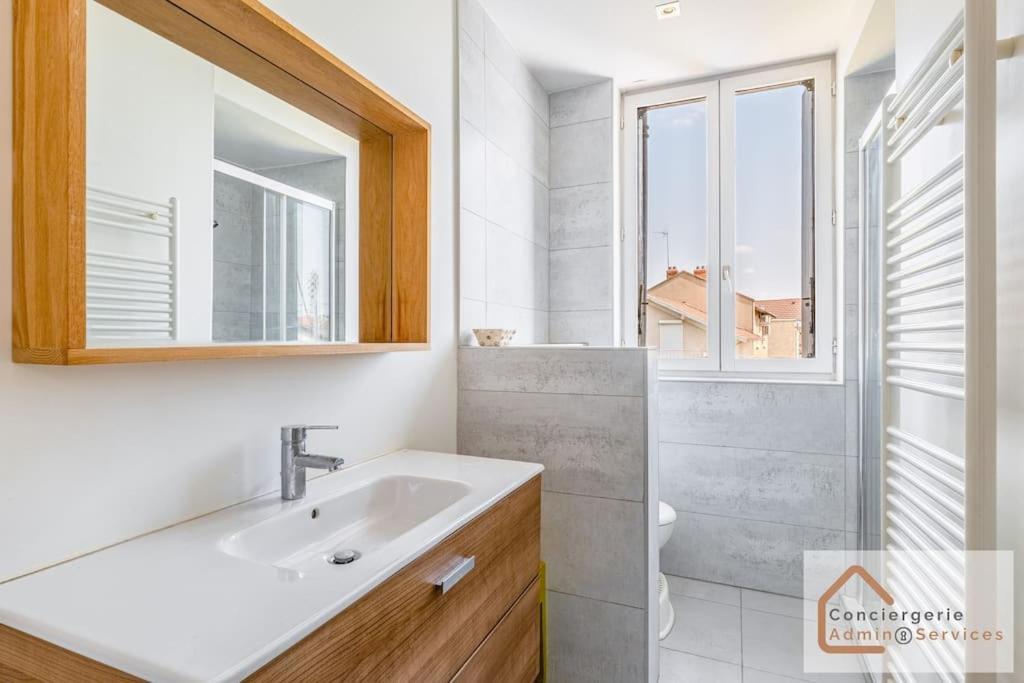 Maison A Lyon Parilly Avec Piscine, Jardin, Parking Prive & Proche Eurexpo Венисьё Экстерьер фото